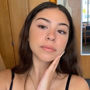 Meet your Posher, Valeria